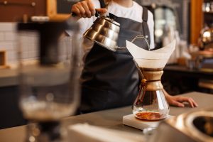 Preparazione manuale del caffè filtro